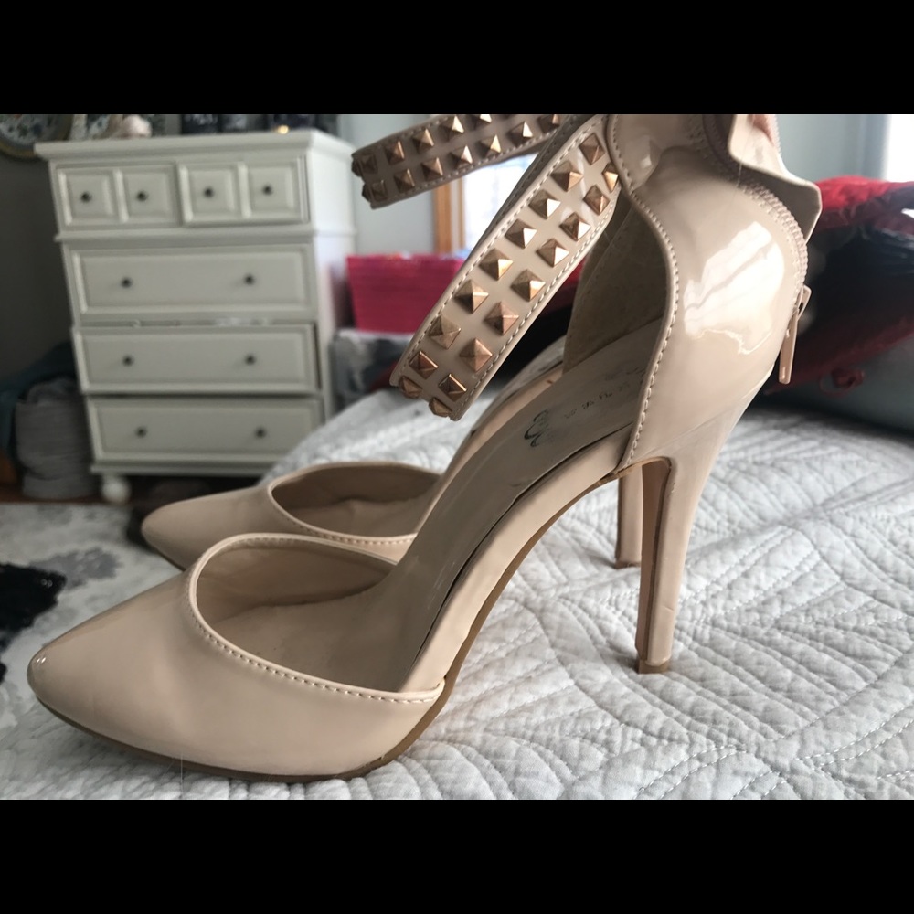 Never worn nude heels with studs